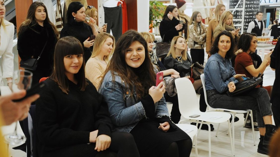 SALE - показ в Универмаге Телеграф