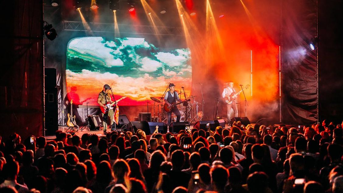 Группа "Чайф" на крыше Галереи "АСТОР"