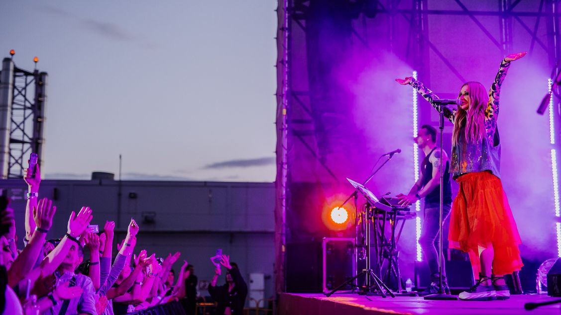 Линда на крыше Галереи "АСТОР"