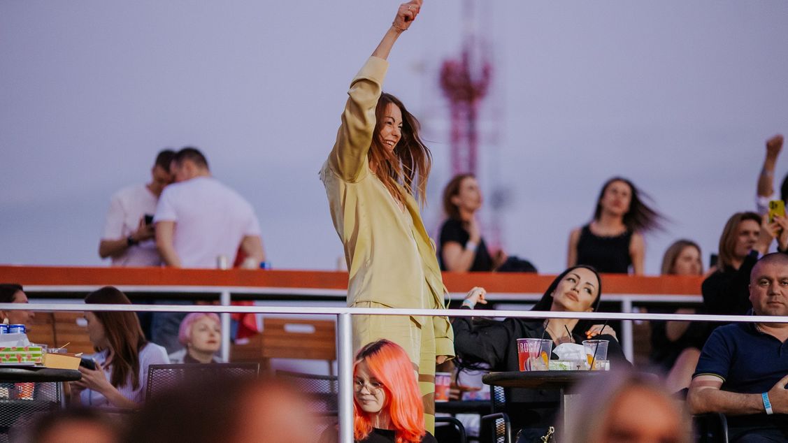 Линда на крыше Галереи "АСТОР"