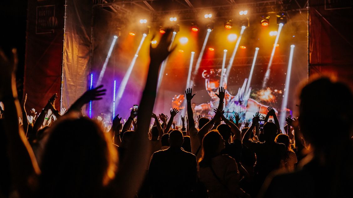 Линда на крыше Галереи "АСТОР"