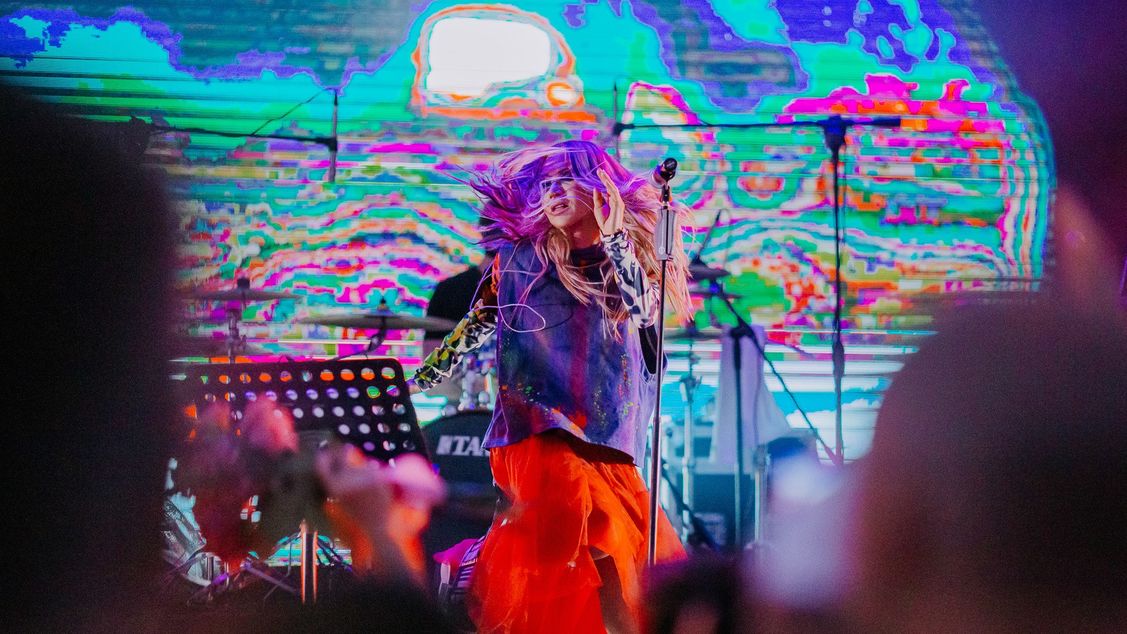 Линда на крыше Галереи "АСТОР"