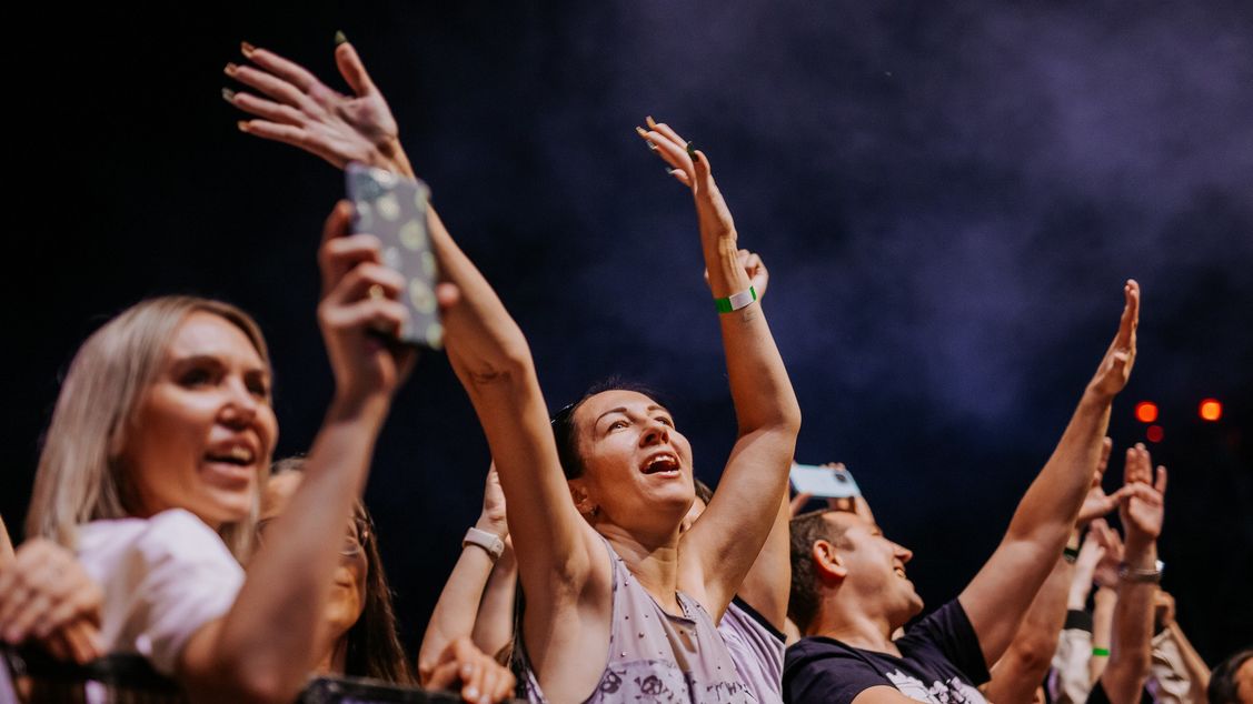 Линда на крыше Галереи "АСТОР"