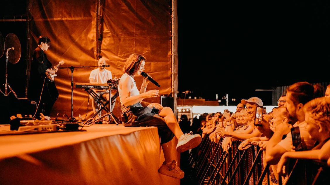 Елка на крыше Галереи АСТОР!