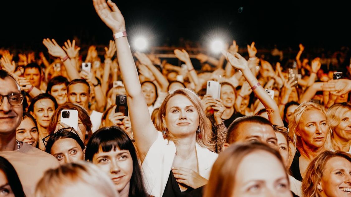 Елка на крыше Галереи АСТОР!