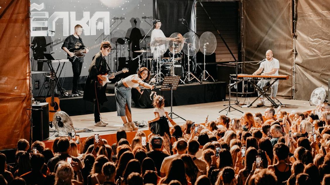 Елка на крыше Галереи АСТОР!